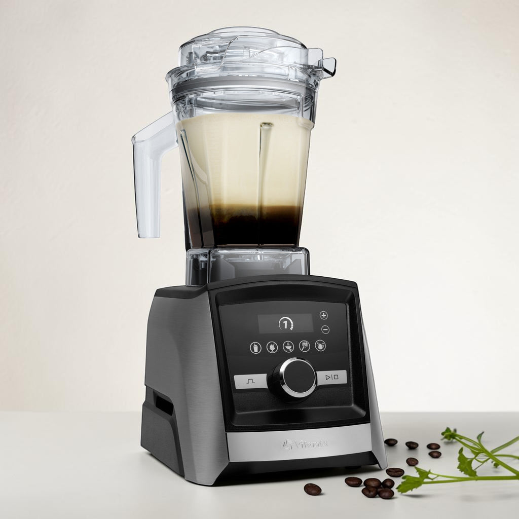 Vitamix Ascent A3500i in Brushed Stainless mit Cold Brew Cappuccino im Behaelter