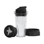 Vitamix Blending-Cup 600 ml mit Trinkdeckel, daneben Messerbasis und SELF-DETECT-Adapter